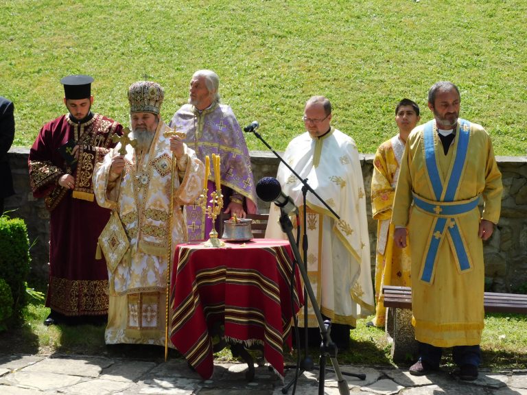 Еленчани отбелязаха тържествено своя празник