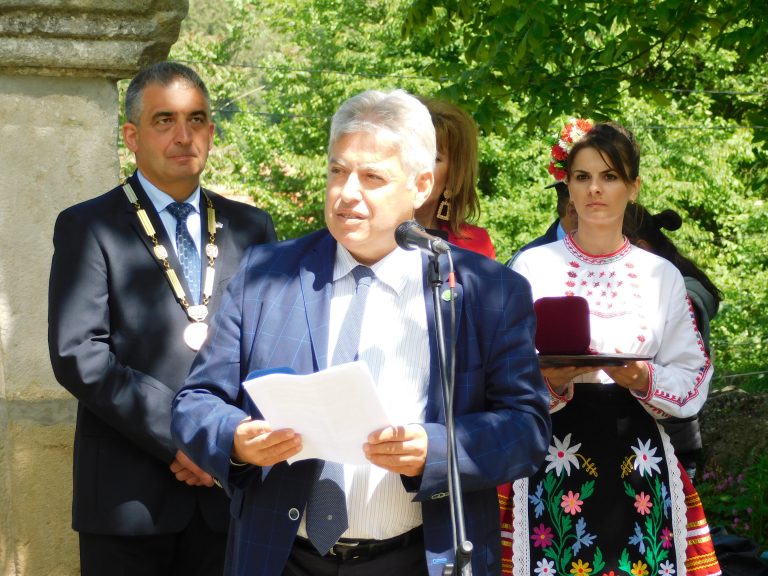 Еленчани отбелязаха тържествено своя празник