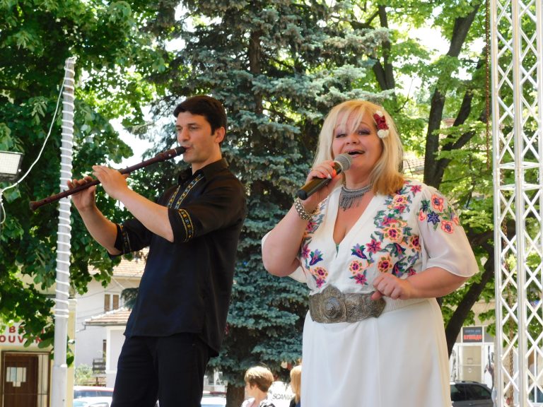 Еленчани отбелязаха тържествено своя празник