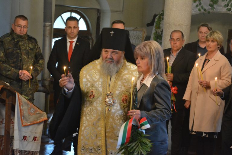 Павликени | С възстановка и факелно шествие в Бяла черква отбелязаха 143 г. от Априлското въстание