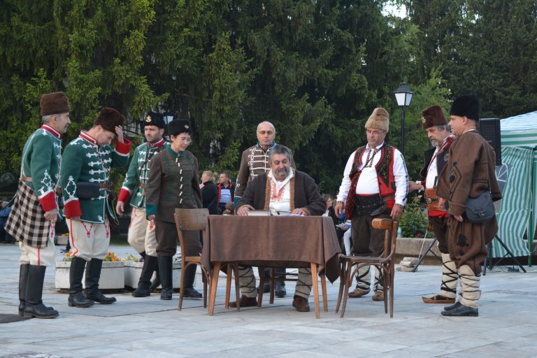 С възстановка и факелно шествие в Бяла черква отбелязаха 143 г. от Априлското въстание