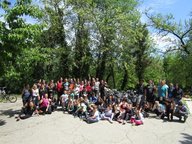 Свищов | Скаути от Свищов почистиха речните корита на Дунав