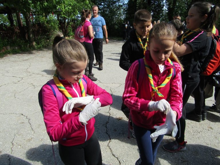 Скаути от Свищов почистиха речните корита на Дунав