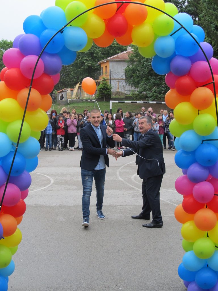 Лясковските зрелостници казаха „Сбогом” на родното училище