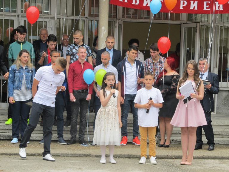 Лясковските зрелостници казаха „Сбогом” на родното училище