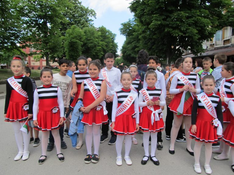 Учители и ученици в Лясковско отбелязаха Деня на Солунските братя