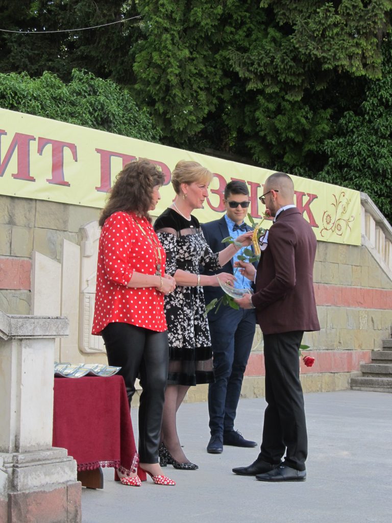 Парад на младостта и красотата бе изпращането на лясковските абитуриенти