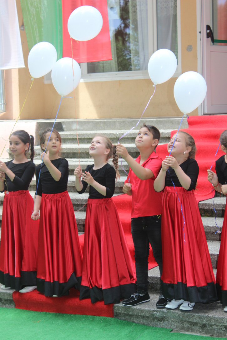 Детската градина в с. Камен изпрати своите бъдещи първокласници