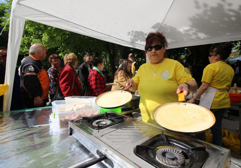 Празникът на яйцето в Павликени – кулинарни изкушения, хиляди гости и рапърите от „Скандау”
