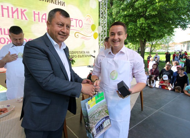 Празникът на яйцето в Павликени – кулинарни изкушения, хиляди гости и рапърите от „Скандау”