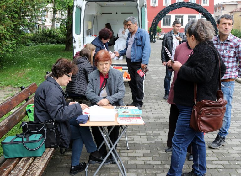 Здраве | Над 100 великотърновци измериха безплатно кръвното си налягане