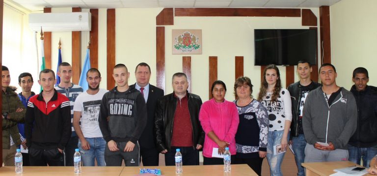 Община Стражица подпомогна 13 абитуриенти в затруднено социално положение