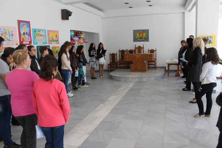 Наградиха участниците в изложбата, посветена на Стражица