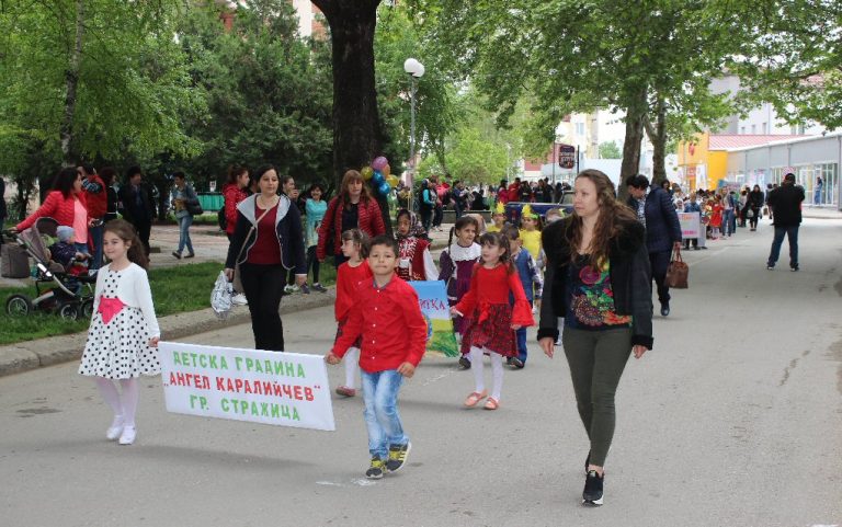 Приказни герои оживяха в Стражица
