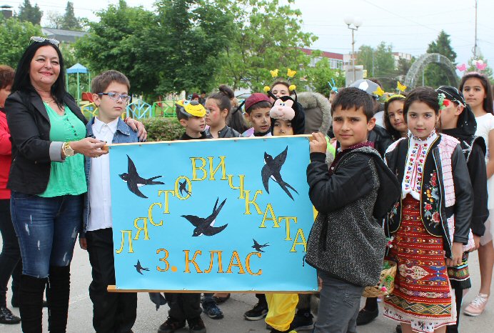 Приказни герои оживяха в Стражица