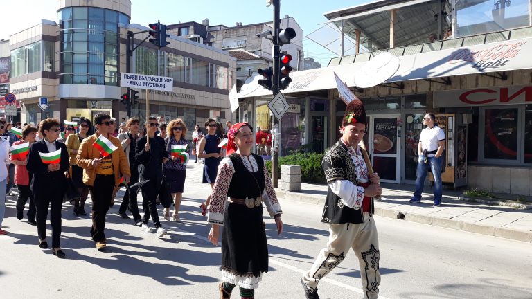 Празнично шествие изпълни улиците на Свищов