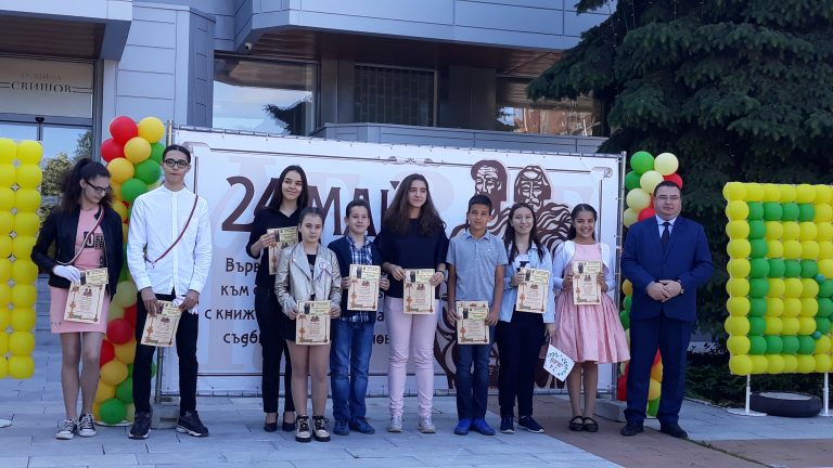 Празнично шествие изпълни улиците на Свищов