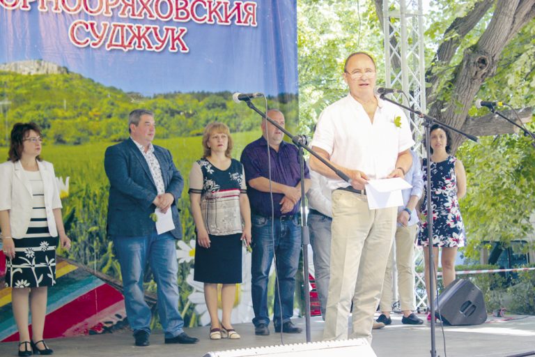 Тонове мезета изядоха гостите на  Празника на горнооряховския суджук