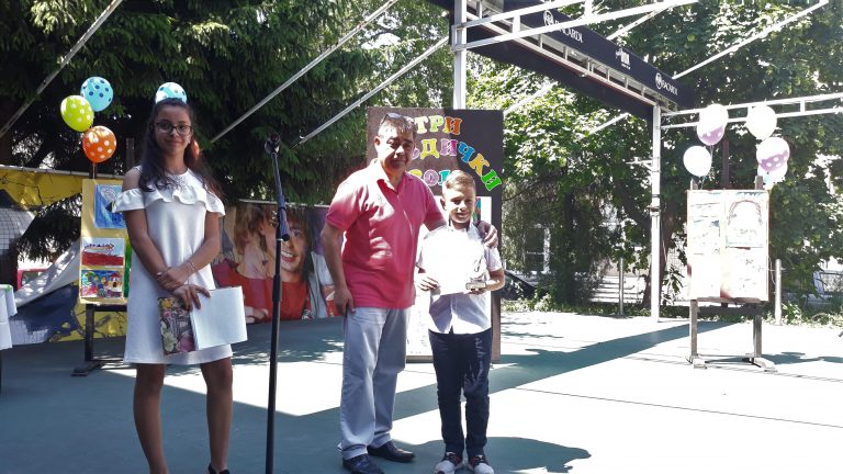 Свищов | Наградиха участниците в конкурса за детска рисунка „Трите звездички“