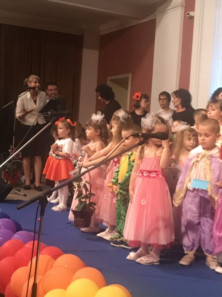 ДГ „Радост“ в Свищов празнува 45-годишнина с вълнуващ спектакъл