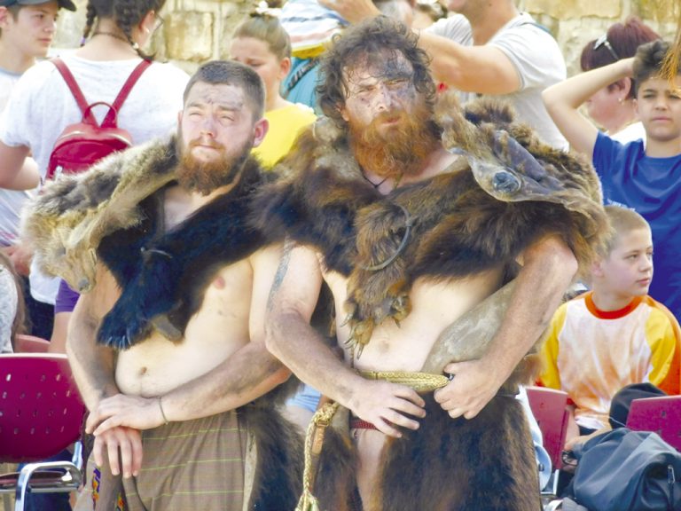 Император Нерон, сенатори и гладиатори посрещна античният град Нове край Свищов