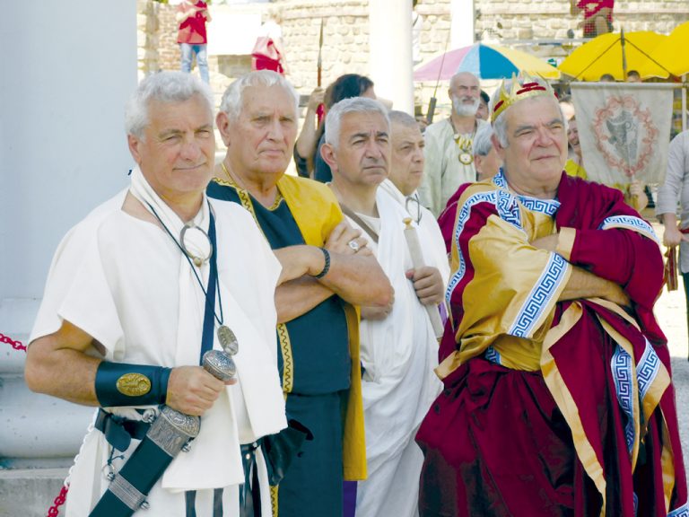 Император Нерон, сенатори и гладиатори посрещна античният град Нове край Свищов