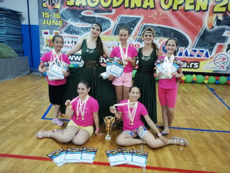 20 медала и две купи завоюва Балетна школа „Грация“ от международен фестивал в Сърбия