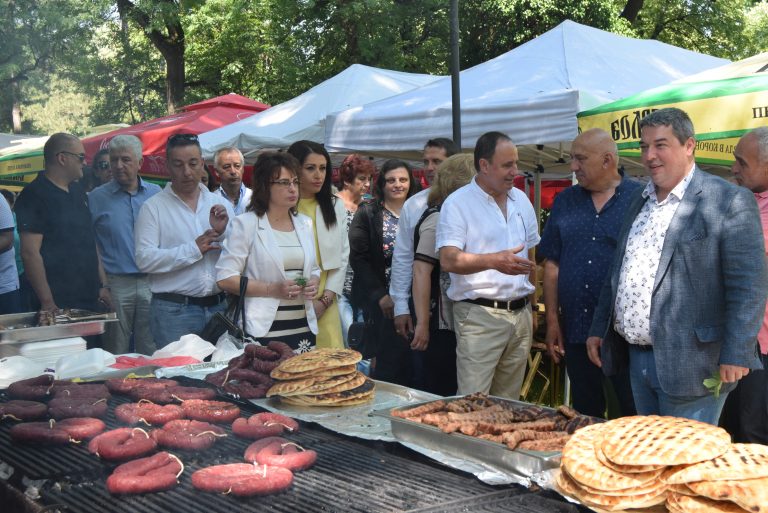 Зам.-министър доц. Янко Иванов откри Празника на горнооряховския суджук