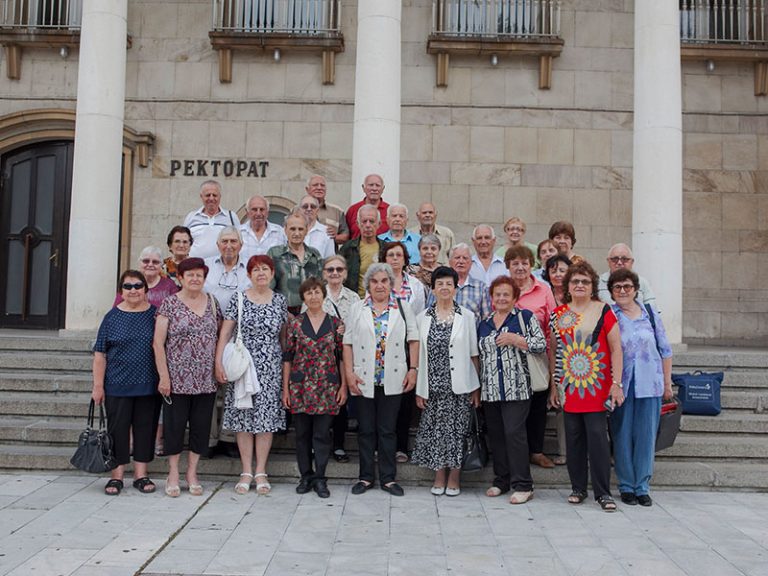 Свищов | Юбилейни випуски проведоха другарски срещи в Стопанска академия