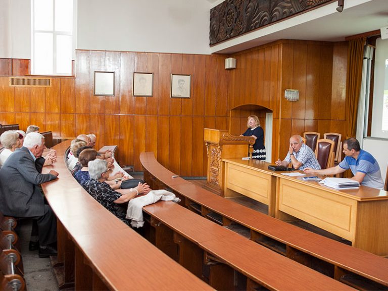 Юбилейни випуски проведоха другарски срещи в Стопанска академия