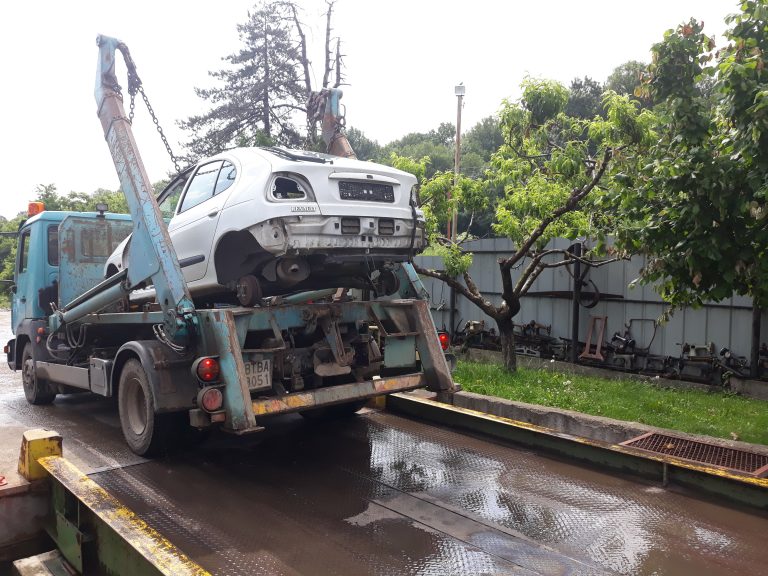 Свищов | Свищов готви акция за премахване  на изоставените автомобили