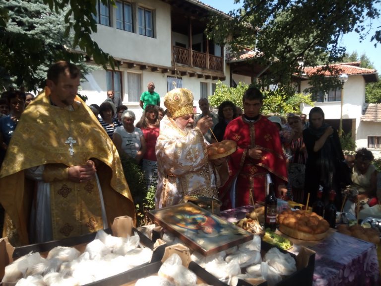 Вярващите почетоха храмовия празник на  манастира „Св. Илия“ край Г. Оряховица