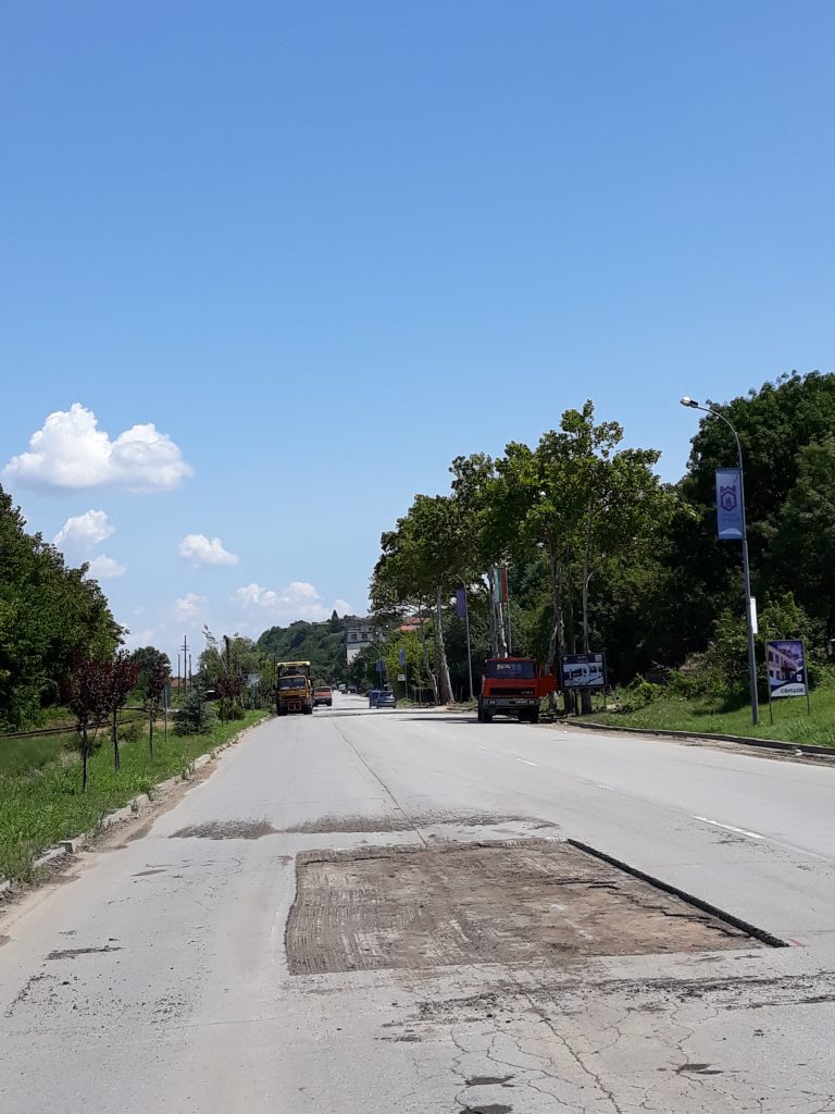 Започна изкърпване на  пътя Свищов – Ореш