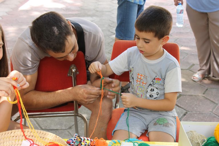 Горна Оряховица | Плетене на гривни и коланчета показват в „Семейни съботи в музея”