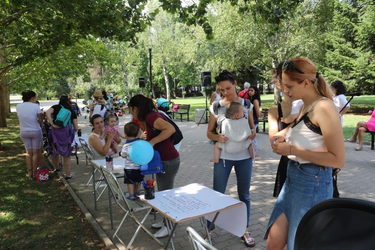 Горещи новини | Майки разбиваха митове за кърменето в празник на открито в парк „Дружба“