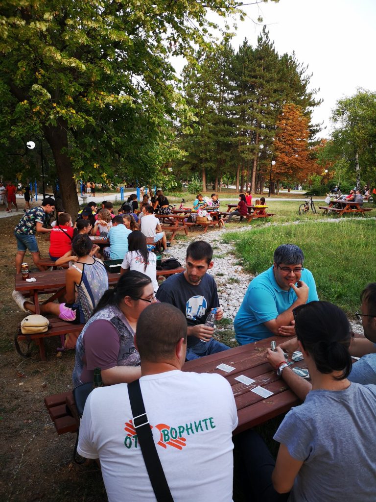 “отГОворните“ оживиха с настолни  игри Детския кът в Горна Оряховица