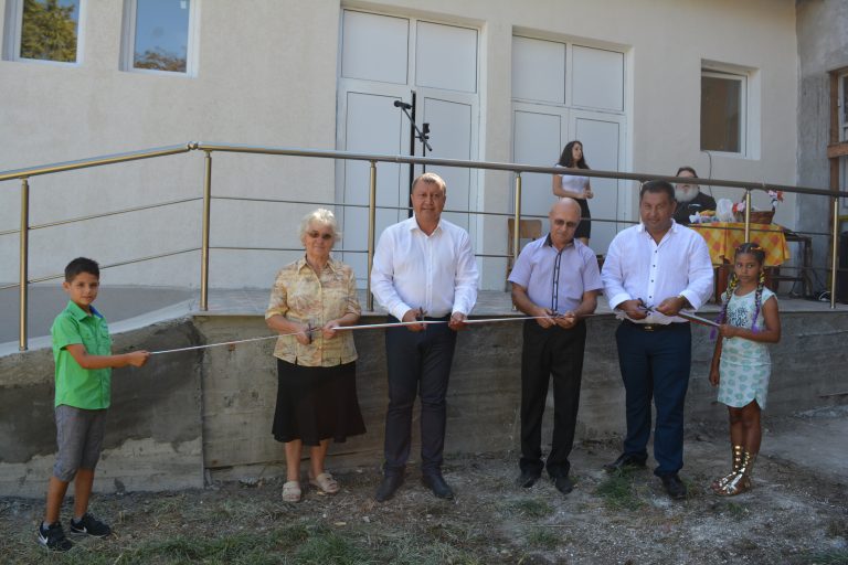 Павликени | Инж. Емануил Манолов откри новата  сграда на читалището в с. Стамболово