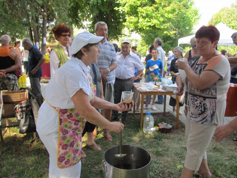 Пъстри трапези ще разпънат отново в Джулюница, ще се проведат и много кулинарни игри и конкурс за най-вкусна домашна лютеница