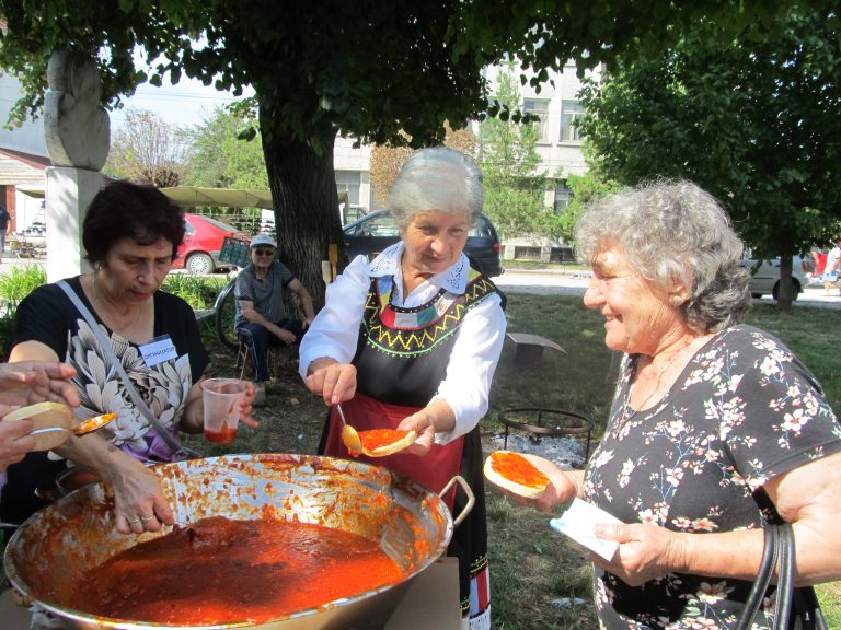 Пъстри трапези ще разпънат отново в Джулюница, ще се проведат и много кулинарни игри и конкурс за най-вкусна домашна лютеница