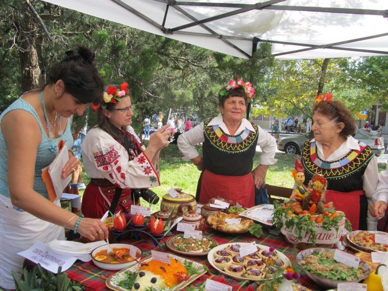 Пъстри трапези ще разпънат отново в Джулюница, ще се проведат и много кулинарни игри и конкурс за най-вкусна домашна лютеница