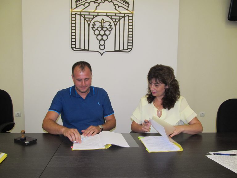 Кметът на Лясковец подписа пет договора за финансиране на проекти от Фонд за подкрепа на местни инициативи