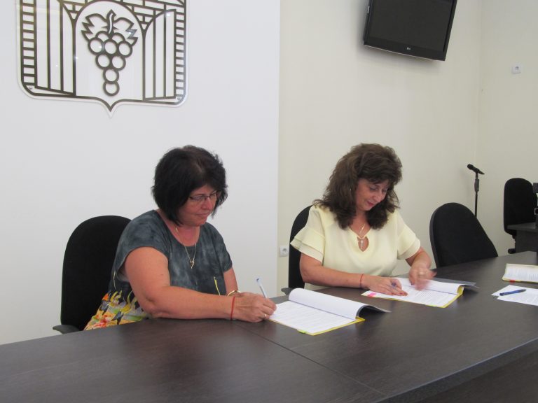 Кметът на Лясковец подписа пет договора за финансиране на проекти от Фонд за подкрепа на местни инициативи