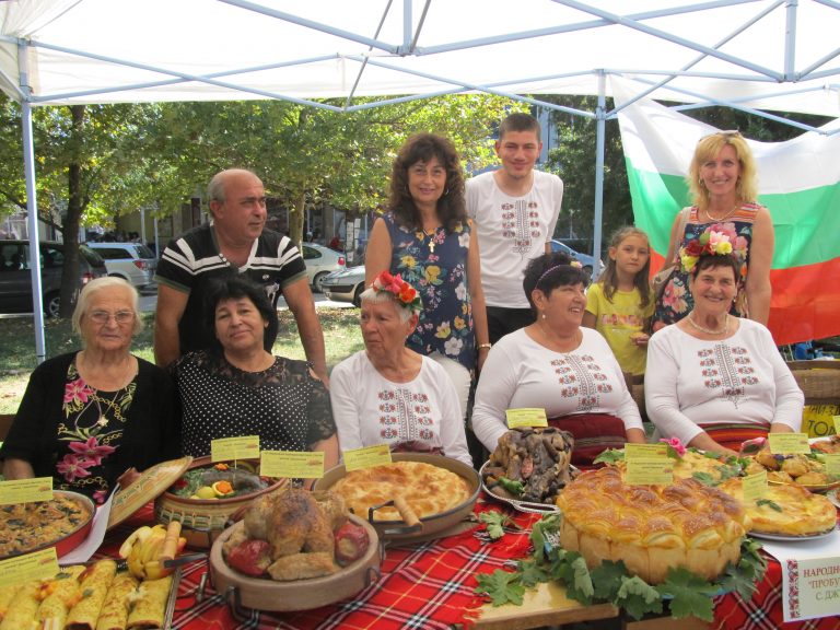 В Джулюница отново свариха лютеница, показаха карвинг-изкуство и избраха най-добрите кулинари  на фестивала „Пъстра трапеза”