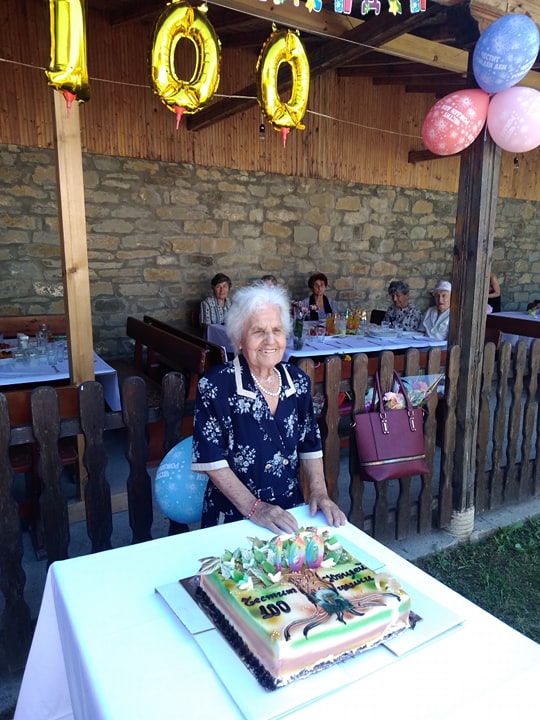 Деца и внуци  почетоха  столетница в  Горско Ново село