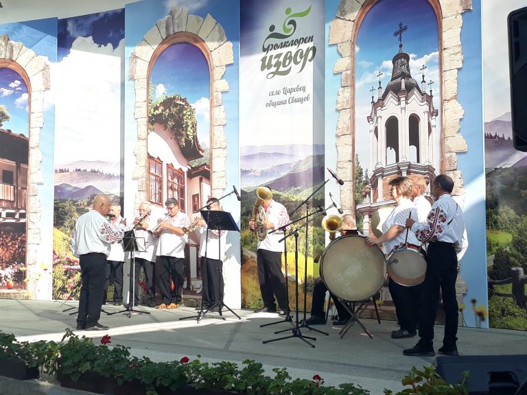 Духовите оркестри в деветото издание на „Фолклорен извор“ вдигнаха на крака зрители и гости