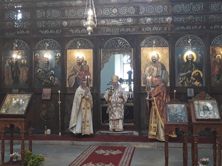 Общество | Митрополит Григорий благослови вярващите в Свищов