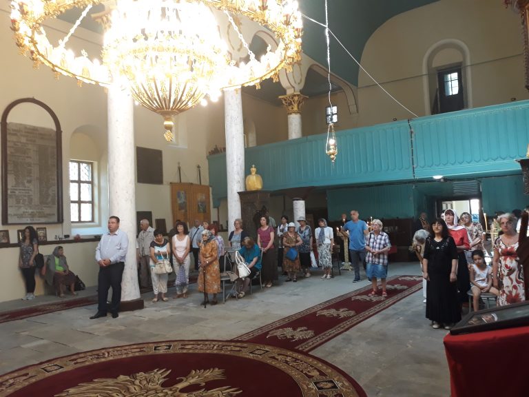 Митрополит Григорий благослови вярващите в Свищов