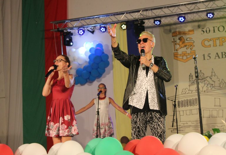 Девет заслужили българи получиха почетния знак „50 г. град Стражица”