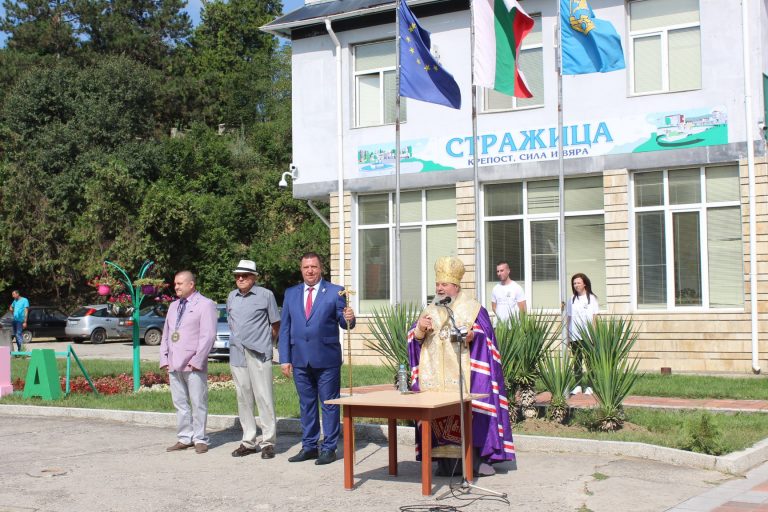 Девет заслужили българи получиха почетния знак „50 г. град Стражица”