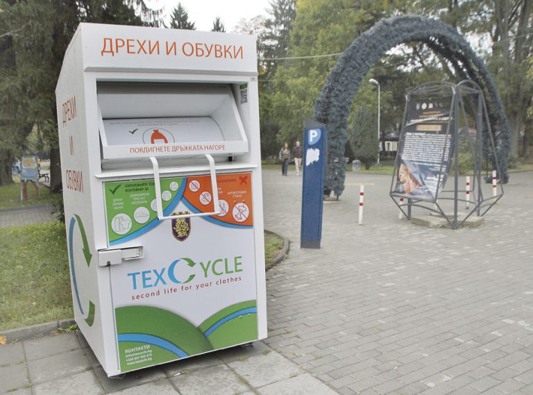 Павликени | Слагат контейнери за стари дрехи в Павликени